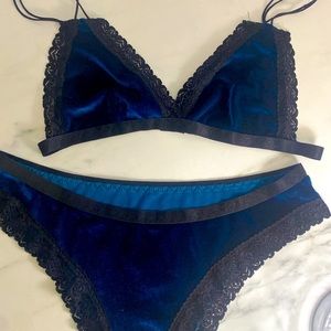 💙 VS Blue satin bra and panty set 💙 size medium
